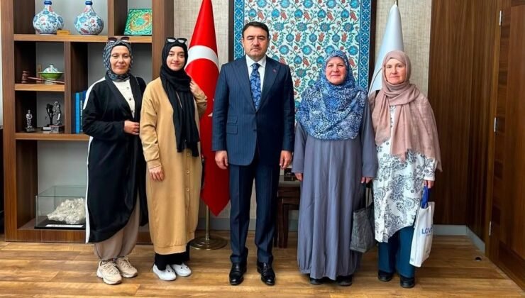 Vali Musa Işın, “Manevi Yönüyle Kütahya” kitabının hazırlayıcılarını ağırladı