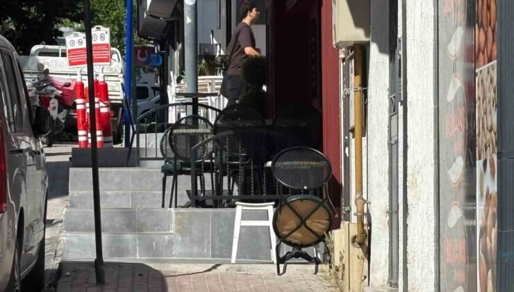 Yayalar kaldırımda yürüyememekten şikayetçi