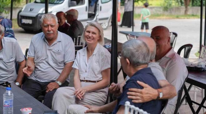 Yetiştirme yurdunda kalan vatandaşlar yıllar sonra aynı sofrada buluştu