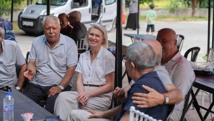 Yetiştirme yurdunda kalan vatandaşlar yıllar sonra aynı sofrada buluştu