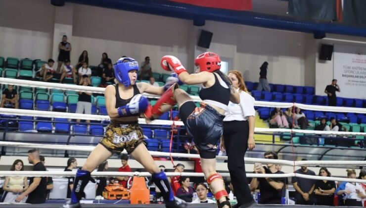 18. İller Arası Zafer Kupası Kick Boks Şampiyonası Kütahya’da gerçekleştirildi