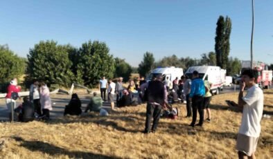 Afyon’da kontrolden çıkan yolcu otobüsü devrildi: Yaralılar var