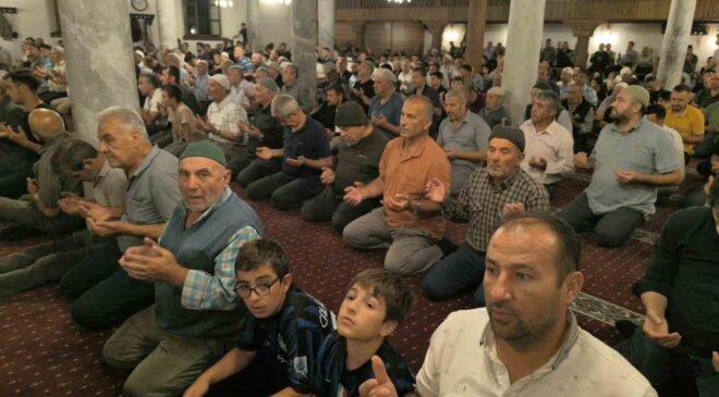 Afyonkarahisar’da Mevlid Kandili huşu içerisinde geçti