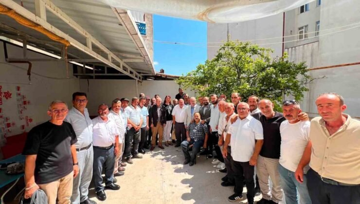AK Parti heyeti muhtarlarla bir araya geldi