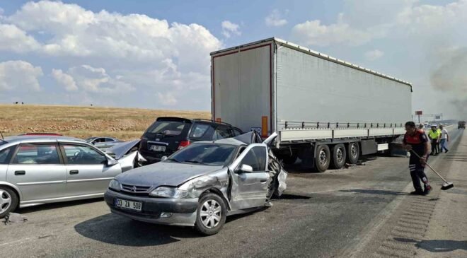Anız yangını kazaya neden oldu: 13 araç birbirine girdi