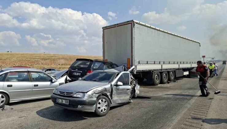 Anız yangını kazaya neden oldu: 13 araç birbirine girdi