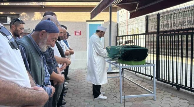 Arkadaşı tarafından bıçaklanarak öldürülen esnaf son yolculuğuna uğurlandı