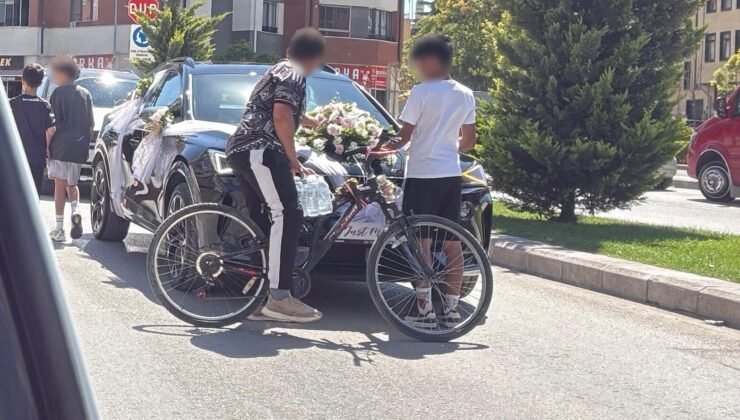 Bahşiş almak için hem kendi canlarını hem de trafiği tehlikeye attılar