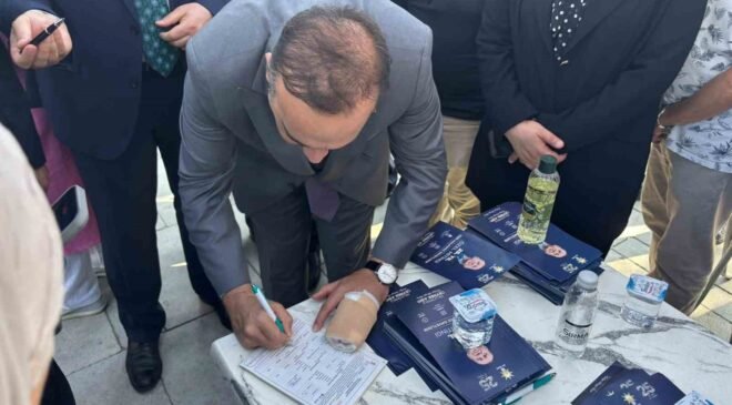 Bakan Kacır, partisine üye kaydı yaptı