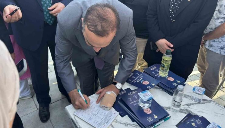 Bakan Kacır, partisine üye kaydı yaptı