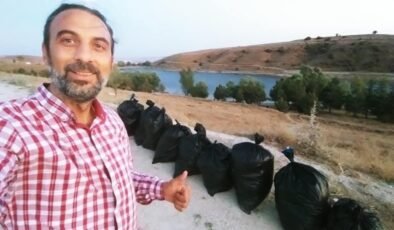 Balık tutmaya geldikleri gölette çöp topladılar