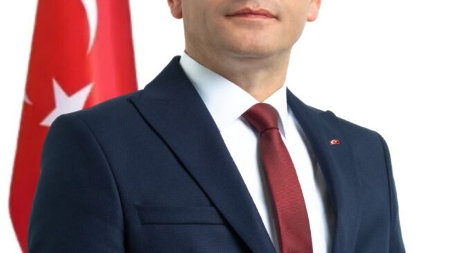 Başkan Habil Dökmeci, “CHP’den ayrılmıyor, Yeni Parti’ye geçmiyorum”