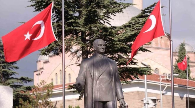 Başkan Ünlüce: “Kahramanlıkla kazanılan, gururla kutlanan zaferin 104. yılı kutlu olsun”