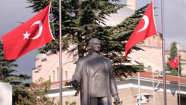 Başkan Ünlüce: “Kahramanlıkla kazanılan, gururla kutlanan zaferin 104. yılı kutlu olsun”