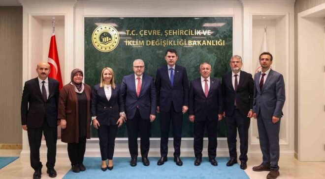 Bilecik heyeti Bakan Kurum’la yatırımları masaya yatırdı