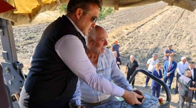 Bilecik’te Göynücek-Düzağaç-Dombayçayır Grup Köy Yolu’na sıcak asfalt atıldı