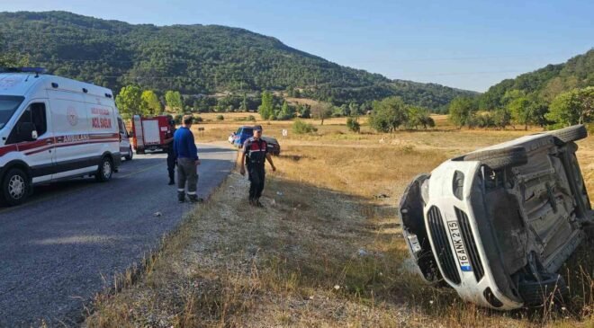 Bilecik’te otomobil yan yattı: 5 kişi yaralandı