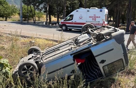 Bilecik’te seyir halinde kontrolden çıkan araç takla atarken, sürüsü yaralandı