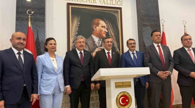 Cumhurbaşkanı Yardımcısı Yılmaz, Eskişehir Valiliğini ziyaret etti