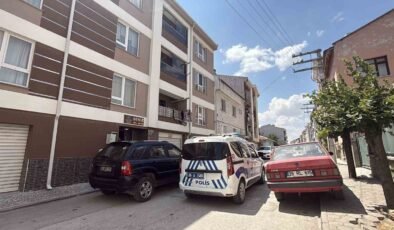 Dairenin camında otururken bahçeye düşen çocuk hastaneye kaldırıldı