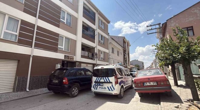 Dairenin camında otururken bahçeye düşen çocuk hastaneye kaldırıldı