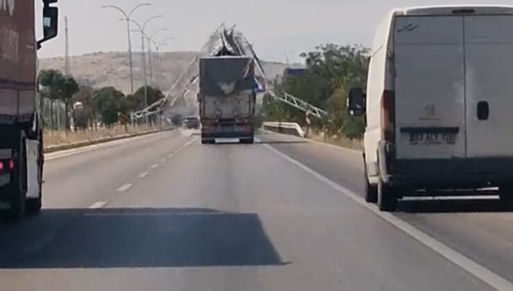Damperi açık unutulan kamyon yön levhasını yıktı