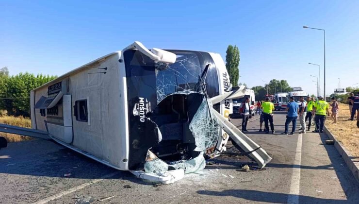 Devrilen otobüste yaralanan 22 kişinin tedavileri devam ediyor