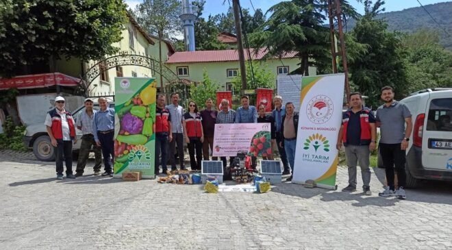 Domaniç’te ahududu üreticilerine iyi tarım desteği