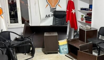 Emet’te AK Parti İlçe Başkanlığı binasına saldırı