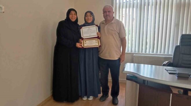 Emet’te iki öğrenci daha hafızlık belgesine kavuştu