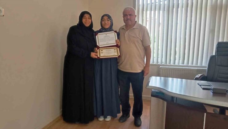 Emet’te iki öğrenci daha hafızlık belgesine kavuştu