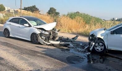 Eskişehir’de 2 araç kafa kafaya çarpıştı