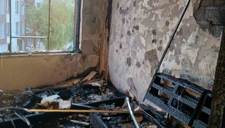 Eskişehir’de 2 katlı binada yangın: 5 kişi dumandan etkilendi
