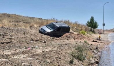 Eskişehir’de hafif ticari araç toprak alana savruldu: 2 yaralı
