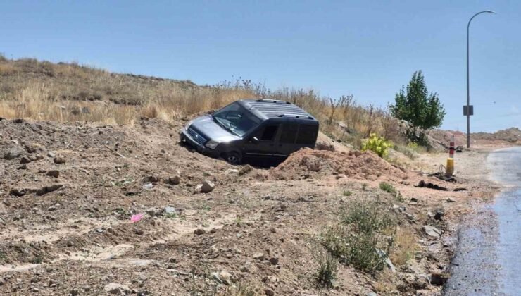 Eskişehir’de hafif ticari araç toprak alana savruldu: 2 yaralı