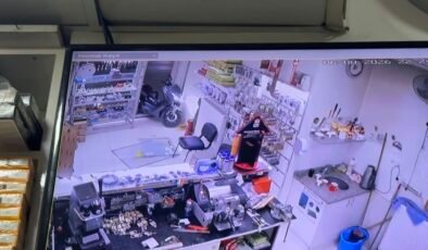 Eskişehir’de kaza sonrası güvenlik kamerası izlenirken bıçaklı kavga: 2 yaralı