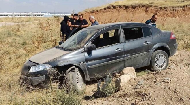Eskişehir’de kontrolden çıkan otomobil toprak alana girdi