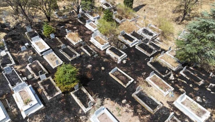 Eskişehir’de mezarlar alevler içinde kaldı