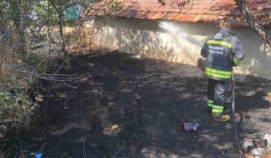 Eskişehir’de müstakil evin bahçesinden ahırı sıçrayan yangın büyümeden söndürüldü