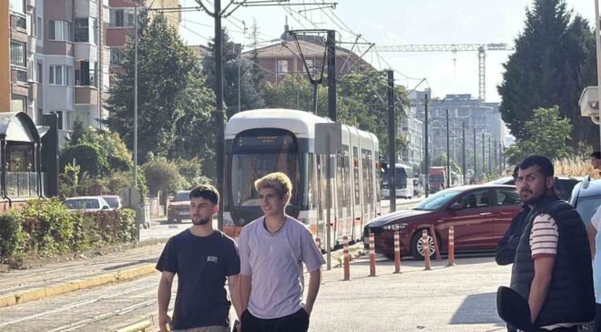 Eskişehir’de tramvayın çarptığı yaya yaralandı