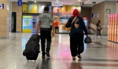 Eskişehir’de trende ayağı sıkışan kadın yolcu itfaiye ekiplerince kurtarıldı