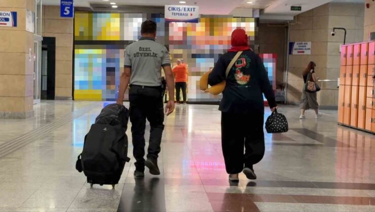 Eskişehir’de trende ayağı sıkışan kadın yolcu itfaiye ekiplerince kurtarıldı