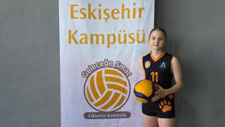Eskişehir’de yetişen 11 yaşındaki sporcu, köklü voleybol kulübünün altyapısına transfer oldu