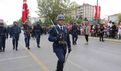 Eskişehir’de Zafer Bayramı törenlerle kutlandı
