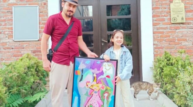 Eskişehir’deki Frig Sergisine 6 yaşındaki minik ressam damga vurdu