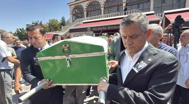 Güzin Büyükerşen son yolculuğuna uğurlandı