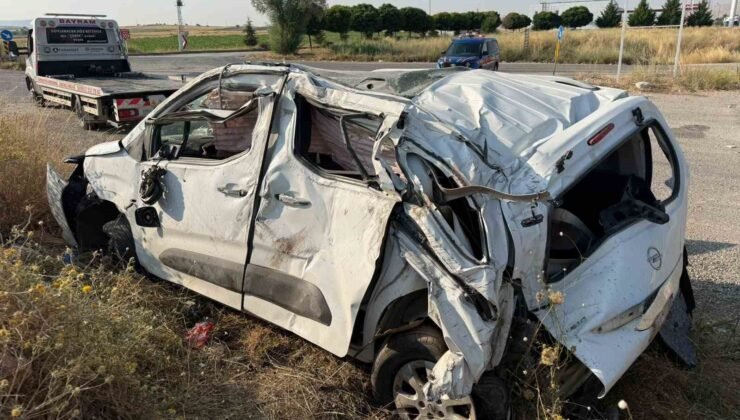 Hafif ticari araç takla attı: 1 ölü, 2 yaralı