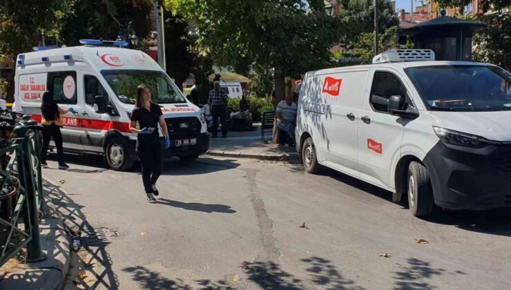 Hatalı park ambulansa geçit vermedi