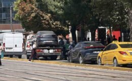Hatalı park, cadde trafiğini kilitledi