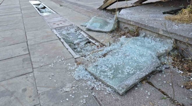 Hatboyu Caddesi vandalların hedefi oldu